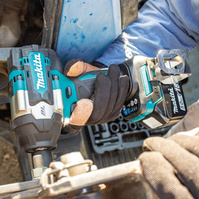 MAKITA Klucz udarowy 18V 1/2" 700 Nm zestaw z aku 2x5,0Ah DTW700RTJ