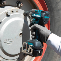 MAKITA Klucz udarowy 18V 1/2" 700 Nm zestaw z aku 2x5,0Ah DTW700RTJ