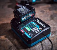 MAKITA Zestaw zasilający 40V XGT aku 2x4,0Ah BL4040 + DC40RA 191L77-9