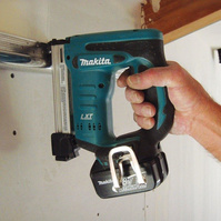 MAKITA Zszywacz akumulatorowy 18V 10-22 mm DST221Z