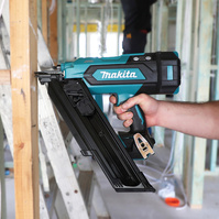 MAKITA Gwoździarka akumulatorowa 18V do gwoździ 50-90 mm LXT DBN900ZK