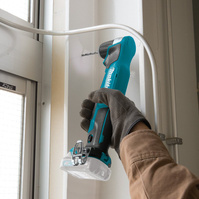 MAKITA Akumulatorowa wiertarka kątowa samozaciskowa 12V 2x2,0Ah DA333DSAE