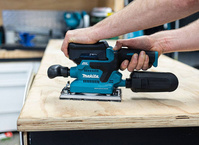 MAKITA Szlifierka oscylacyjna akumulatorowa 18V 3-biegi 2x5,0Ah DBO380RTJ