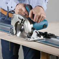 MAKITA Ręczna pilarka tarczowa 165 mm 1050W HS6601